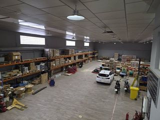 Local comercial en venta en Santa Cruz - Industria - Polígono Campollano en Albacete