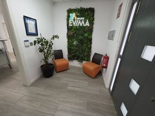 Local comercial en venta en Santa Cruz - Industria - Polígono Campollano en Albacete