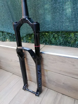 NUEVA Horquilla Rock Shox Lyric 160mm