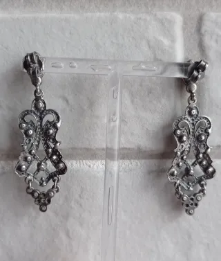 Pendientes vintage isabelinos.