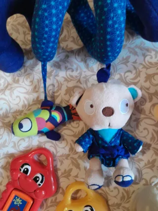 Lote sonajeros y peluches bebé