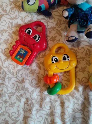 Lote sonajeros y peluches bebé