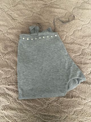 Camiseta Zara tachuelas