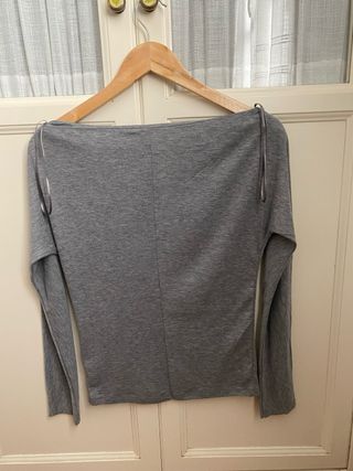 Camiseta Zara tachuelas