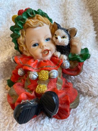 Figura payaso con gatito y una alcancía