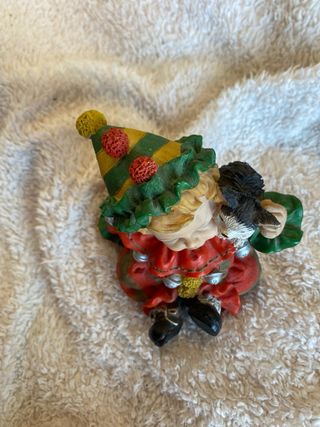 Figura payaso con gatito y una alcancía