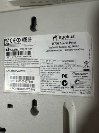 Pack Router Ruckus R700 WiFi + 10 Puntos de Acceso