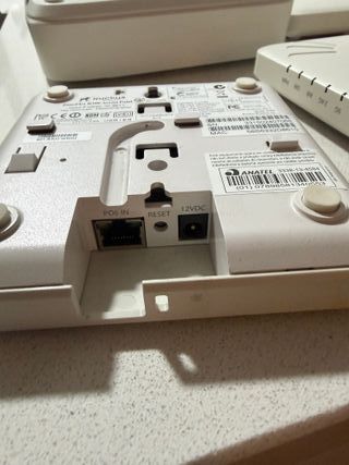 Pack Router Ruckus R700 WiFi + 10 Puntos de Acceso