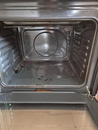 Horno con muy poco uso con vitrocerámica extractor