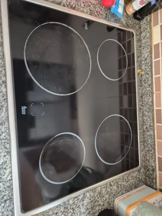 Horno con muy poco uso con vitrocerámica extractor