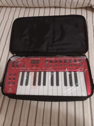 Teclado Behringer UMA25-S