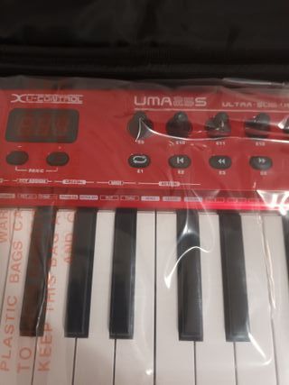 Teclado Behringer UMA25-S