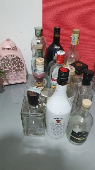 15 bottiglie vuote miste