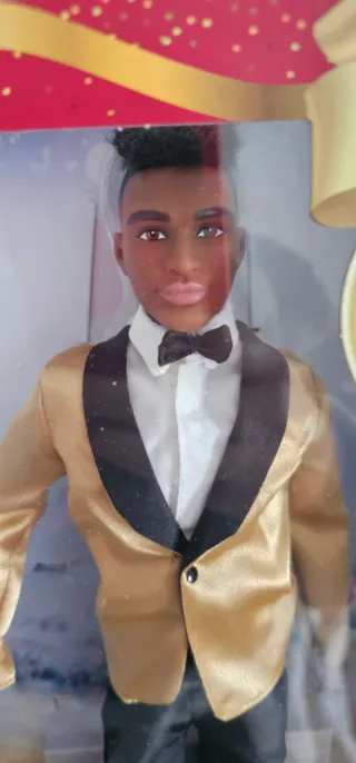 Muñeco Ken Holiday Barbie 2025 AA