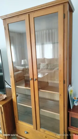 Muebles comedor efecto roble. Vitrina, mueble TV