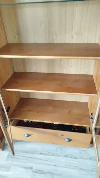 Muebles comedor efecto roble. Vitrina, mueble TV