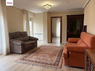 Piso en alquiler en Plaza España - Villa Pilar - Reyes Católicos - Vadillos en Burgos