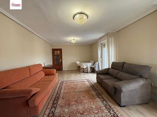 Piso en alquiler en Plaza España - Villa Pilar - Reyes Católicos - Vadillos en Burgos