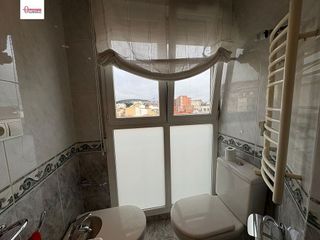 Piso en alquiler en Plaza España - Villa Pilar - Reyes Católicos - Vadillos en Burgos