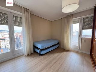 Piso en alquiler en Plaza España - Villa Pilar - Reyes Católicos - Vadillos en Burgos