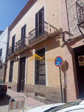 Chalet en venta en Linares