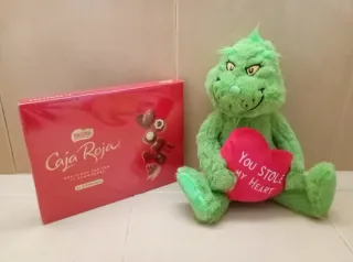 Set San Valentín Peluche Grinch corazón + Bombones