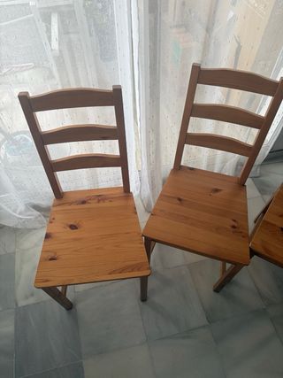 Confezione di 4 sedie in legno massello di pino