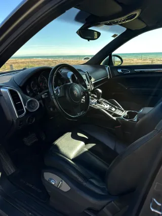 Porsche Cayenne 2012 URGE VENDER
