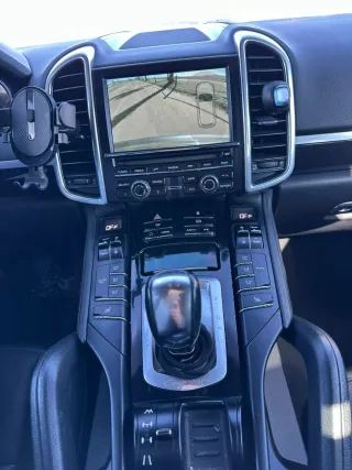 Porsche Cayenne 2012 URGE VENDER