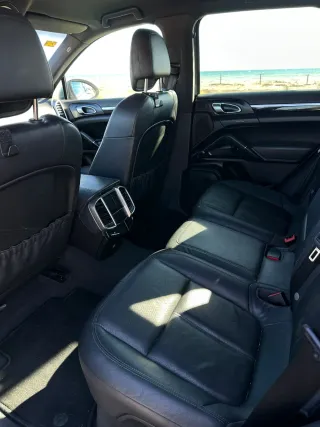Porsche Cayenne 2012 URGE VENDER