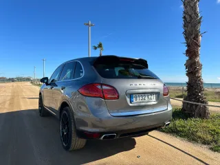 Porsche Cayenne 2012 URGE VENDER