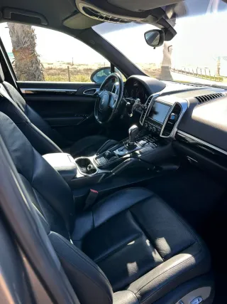 Porsche Cayenne 2012 URGE VENDER