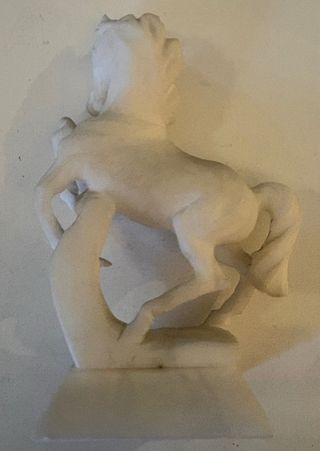 Scultura cavallo rampante in alabastro