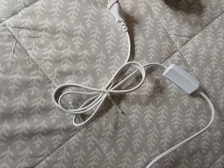 Lampada da tavolo in ceramica con design a rombi