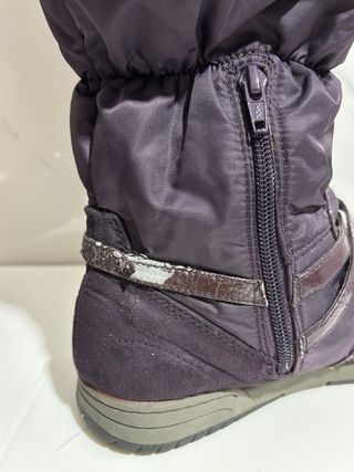 Stivali viola impermeabili con pelliccia