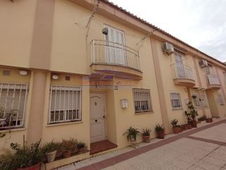 Casa adosada en venta en Linares