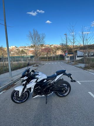 Suzuki GSX-S750 A2 Blanca y Azul