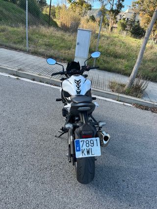 Suzuki GSX-S750 A2 Blanca y Azul