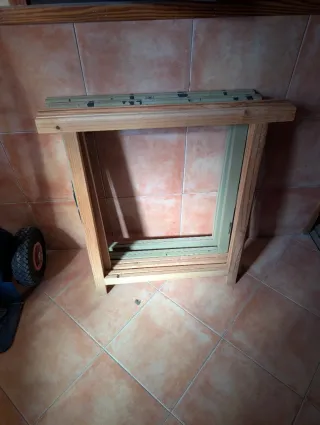 Caballetes de madera Hay 4 disponible.