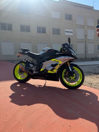 Yamaha R6R 2007 Negra/Plata/Amarilla