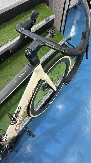 Orbea Orca M30 con Ruedas y Manillar de carbono