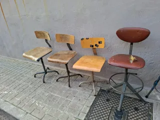 Lote de 4 sillas de madera y metal