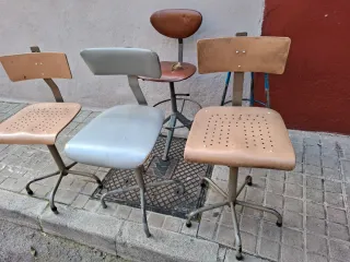 Lote de 4 sillas de madera y metal