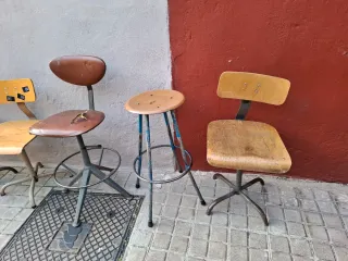 Lote de 4 sillas de madera y metal