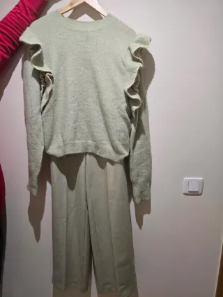 Conjunto Jersey Zara verde con pantalón de pinzas