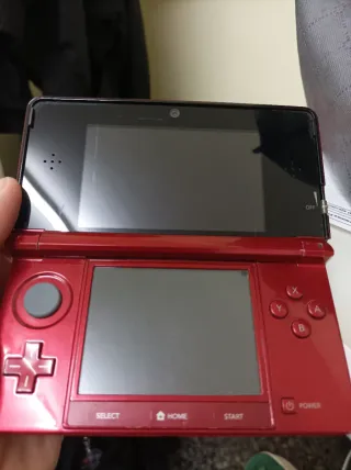 Nintendo 3DS Rossa + Caricatore + 2 giochi + stilo
