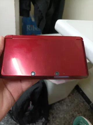 Nintendo 3DS Rossa + Caricatore + 2 giochi + stilo