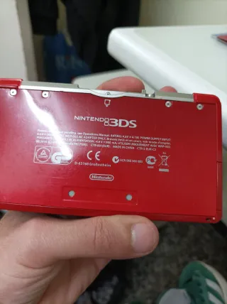 Nintendo 3DS Rossa + Caricatore + 2 giochi + stilo