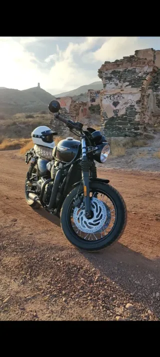 Triumph Bonneville T120 Black