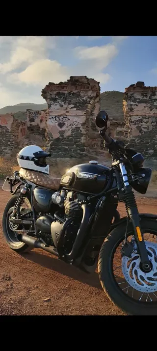 Triumph Bonneville T120 Black